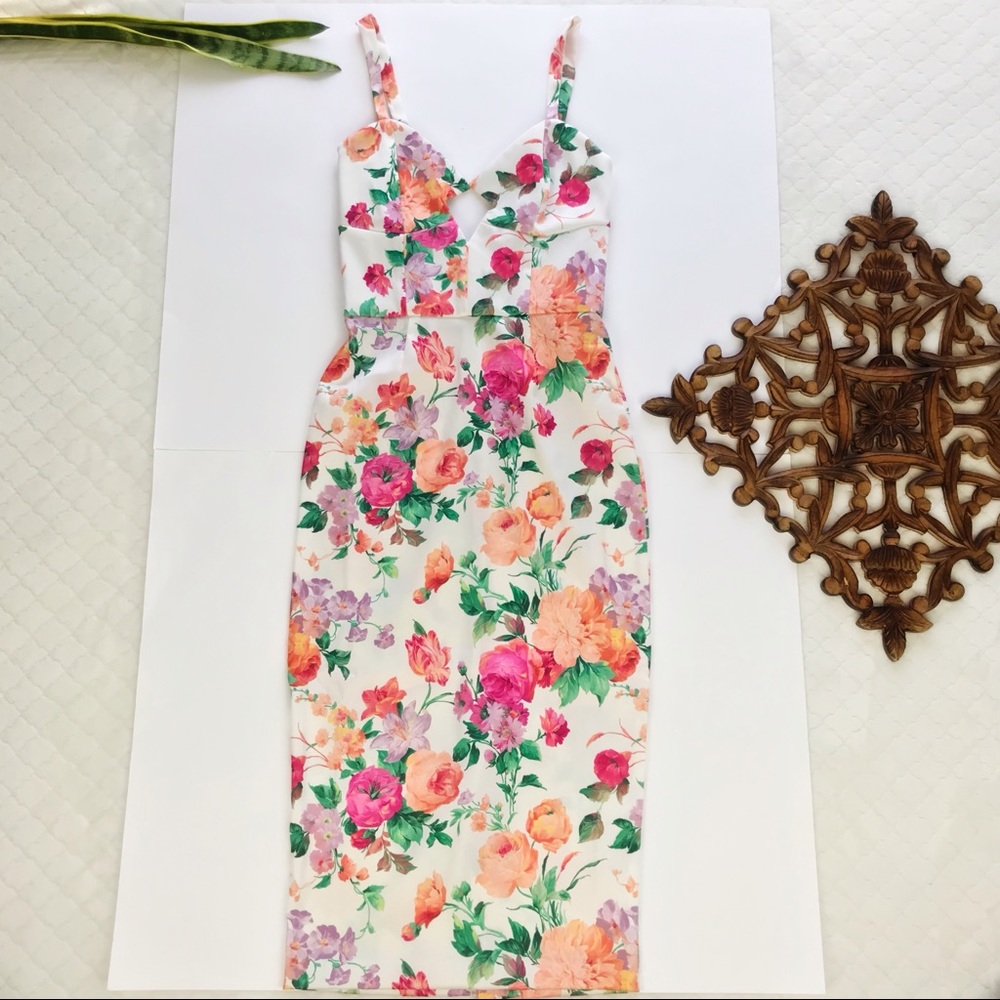 ⬇️$115🚨BUY NOW🚨 AGAIN DYLAN FLORAL MIDI DRESS - Picture 3 of 6